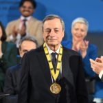 «Siamo soli insieme»: il monito di Draghi ad Aquisgrana e la sfida dell'autonomia strategica europea Charlemagne Prize 2026 - Award ceremony