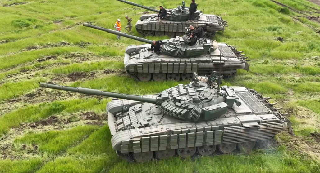 Carri armati T-72 di produzione sovietica ceduti dalla Bulgaria all'Ucraina nel quadro del supporto militare occidentale