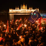 folla che festeggia a Budapest