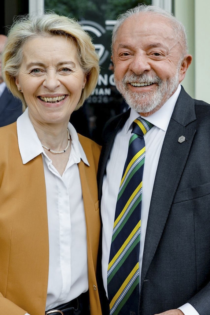 Lula e Ursula von der Leyen sorridenti, fianco a fianco