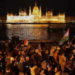 parlamento ungherese illuminato